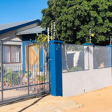 Mo-Nize Villa Guesthouse Otjiwarongo Exteriör bild