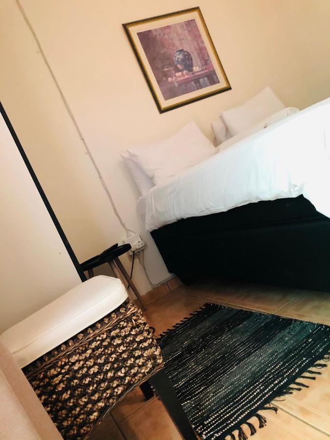 Mo-Nize Villa Guesthouse Otjiwarongo Exteriör bild