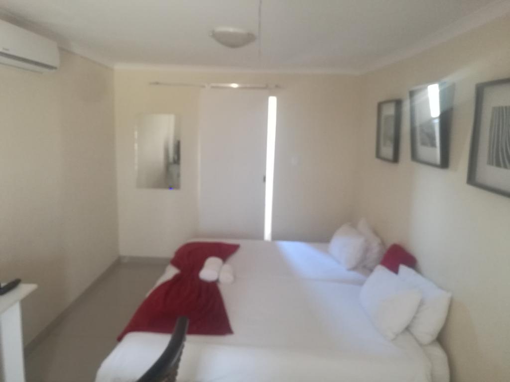 Mo-Nize Villa Guesthouse Otjiwarongo Exteriör bild
