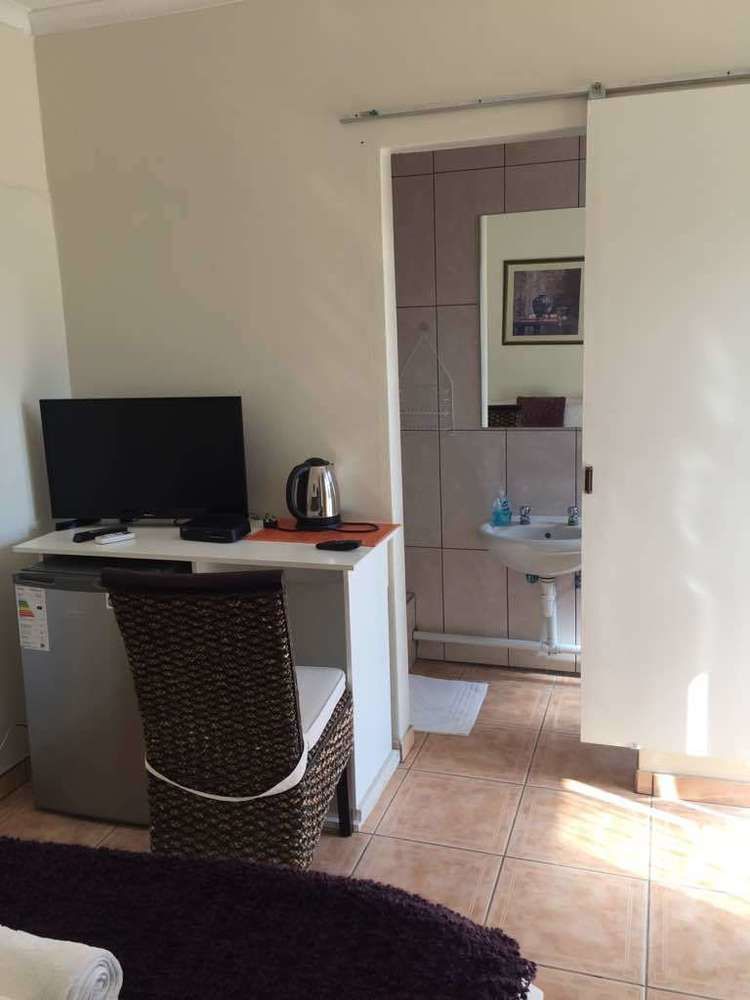 Mo-Nize Villa Guesthouse Otjiwarongo Exteriör bild