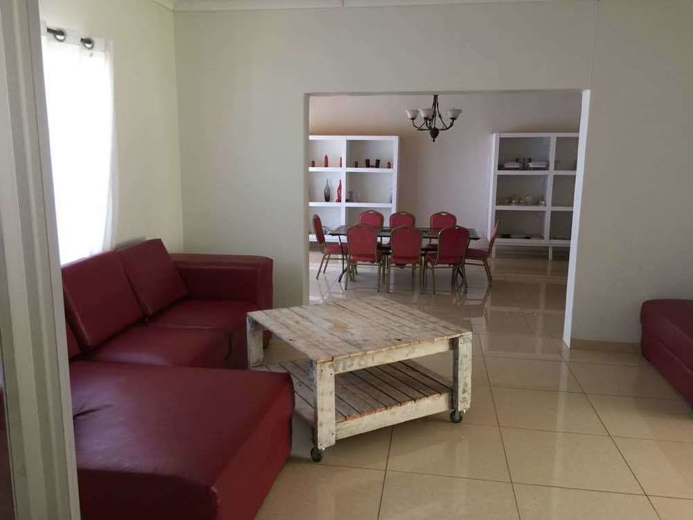 Mo-Nize Villa Guesthouse Otjiwarongo Exteriör bild
